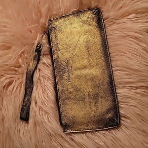 Patricia Nash wristlet